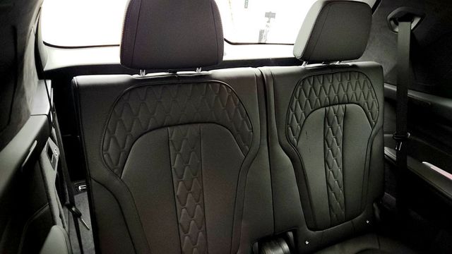 2025 BMW X7 M60i SAV w/ Driving Assistance Professional & Executive Packages - 22931500 - 24