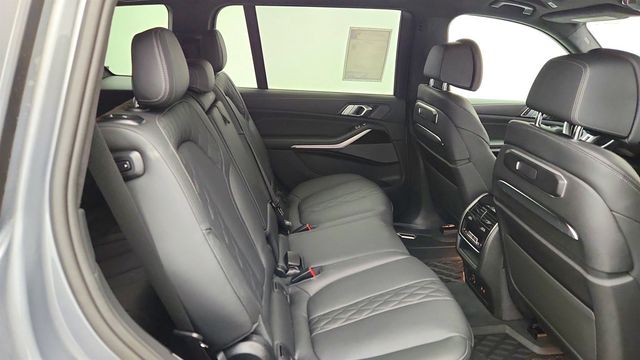 2025 BMW X7 M60i SAV w/ Driving Assistance Professional & Executive Packages - 22931500 - 25