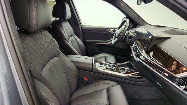 2025 BMW X7 M60i SAV w/ Driving Assistance Professional & Executive Packages - 22931500 - 26
