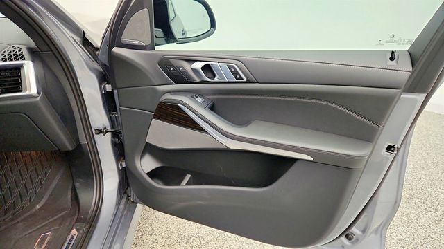2025 BMW X7 M60i SAV w/ Driving Assistance Professional & Executive Packages - 22931500 - 28