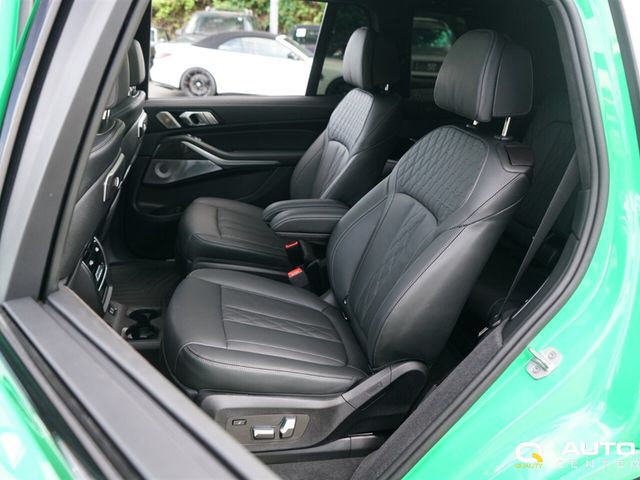2025 BMW X7 M60i Sports Activity Vehicle - 23057765 - 34
