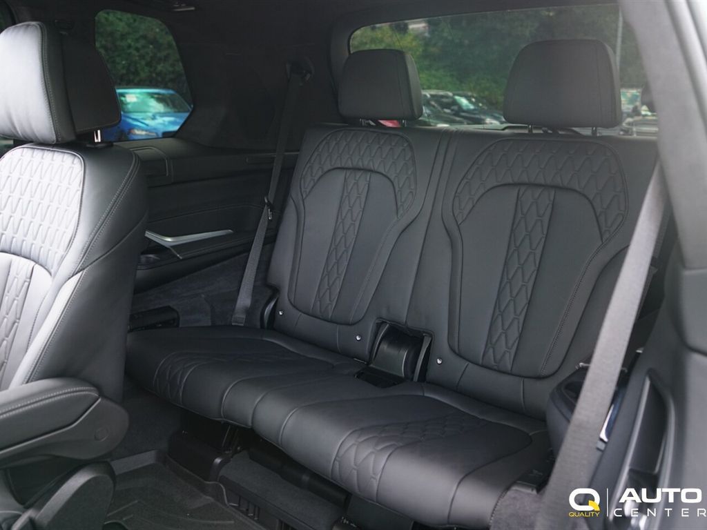 2025 BMW X7 M60i Sports Activity Vehicle - 23057765 - 37