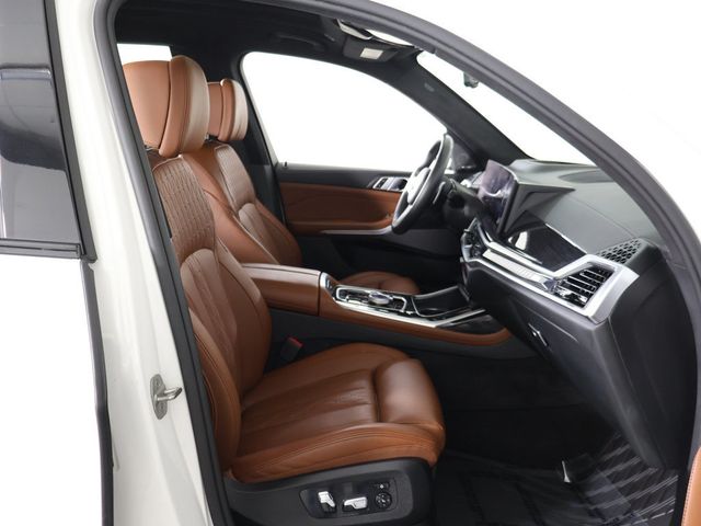 2025 BMW X7 M60i Sports Activity Vehicle - 23088371 - 35