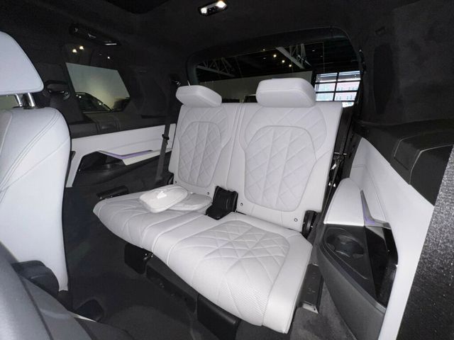 2025 BMW X7 M SportPkg/M SportProPkg/PremiumPkg/CaptainsChairs/ParkAssistPkg - 22978760 - 26