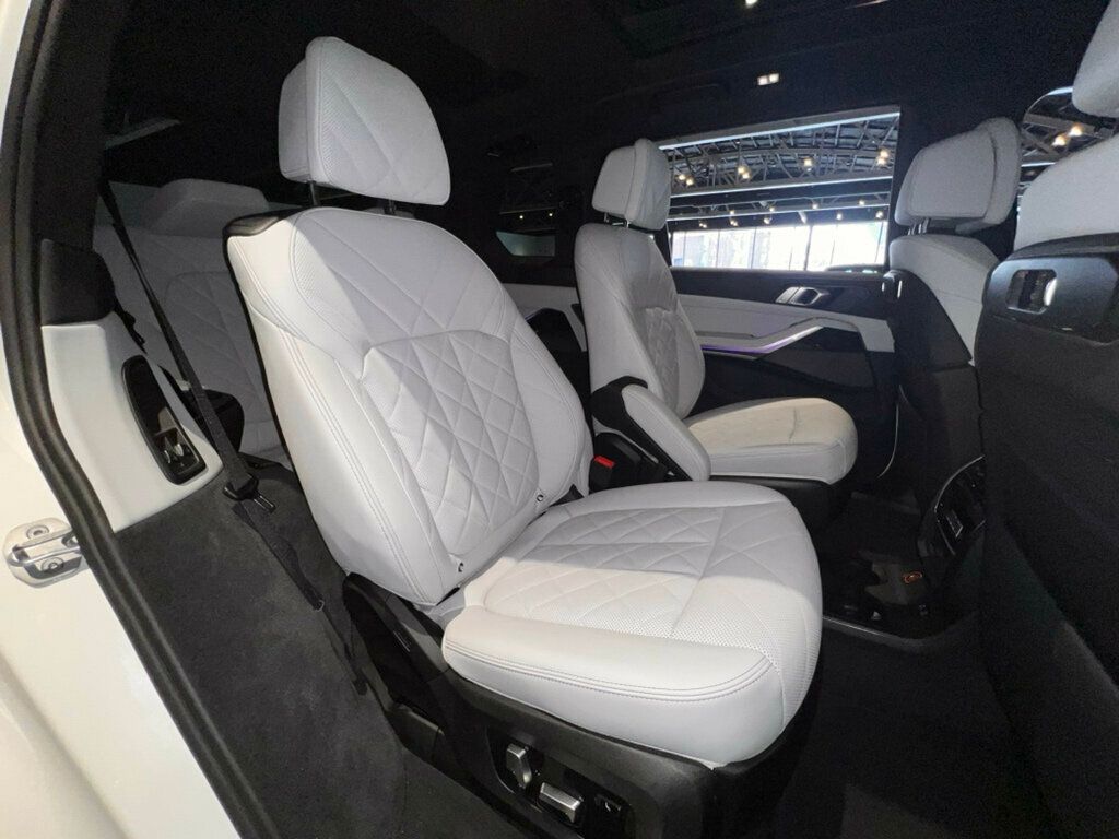 2025 BMW X7 M SportPkg/M SportProPkg/PremiumPkg/CaptainsChairs/ParkAssistPkg - 22978760 - 32