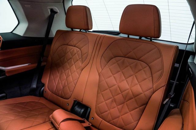 2025 BMW X7 xDrive40i Sports Activity Vehicle - 22984495 - 40