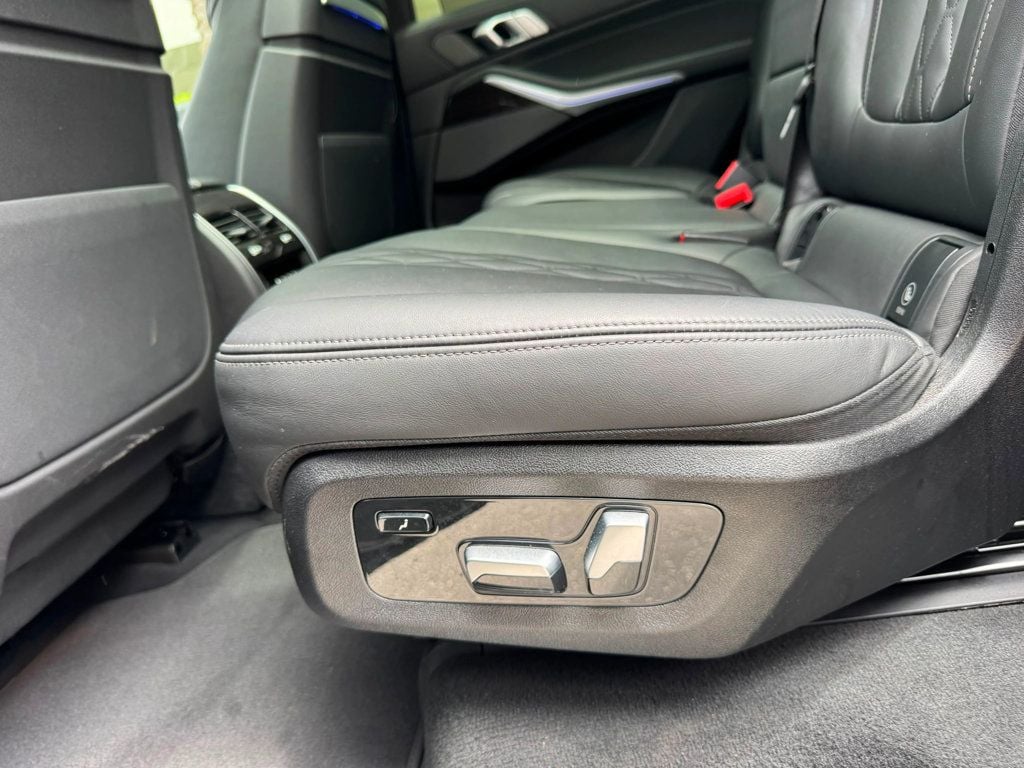 2025 BMW X7 xDrive40i Sports Activity Vehicle - 23037291 - 19