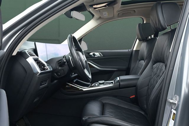 2025 BMW X7 xDrive40i Sports Activity Vehicle - 22996617 - 9
