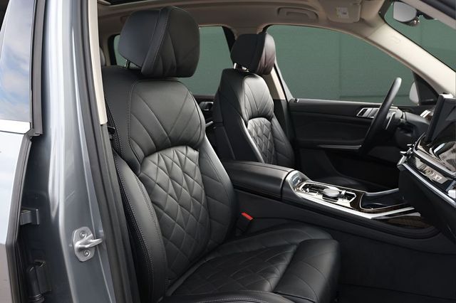 2025 BMW X7 xDrive40i Sports Activity Vehicle - 22996617 - 16