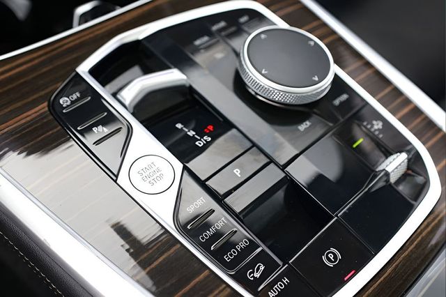 2025 BMW X7 xDrive40i Sports Activity Vehicle - 22996617 - 34