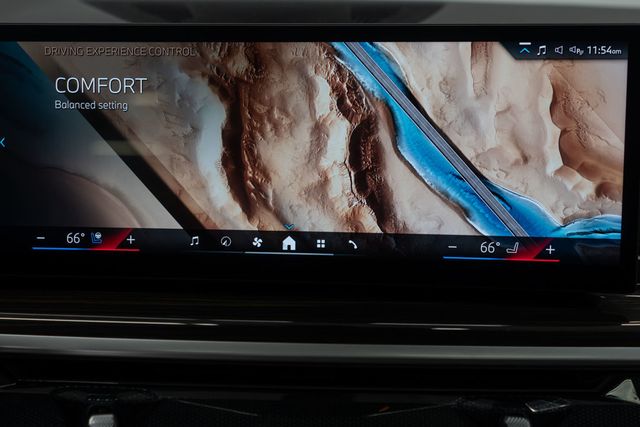 2025 BMW X7 xDrive40i Sports Activity Vehicle - 22945399 - 32