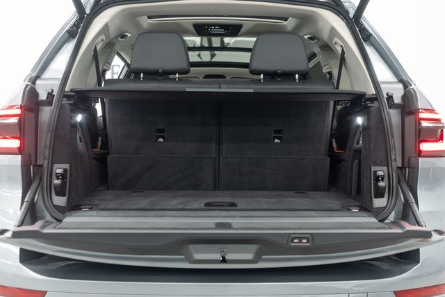 2025 BMW X7 xDrive40i Sports Activity Vehicle - 22945399 - 38