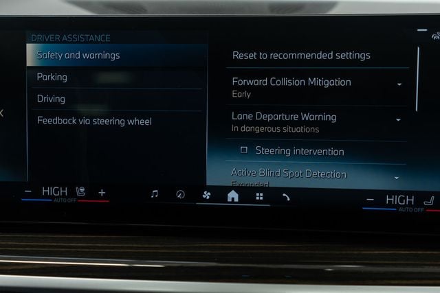 2025 BMW X7 xDrive40i Sports Activity Vehicle - 22974571 - 40