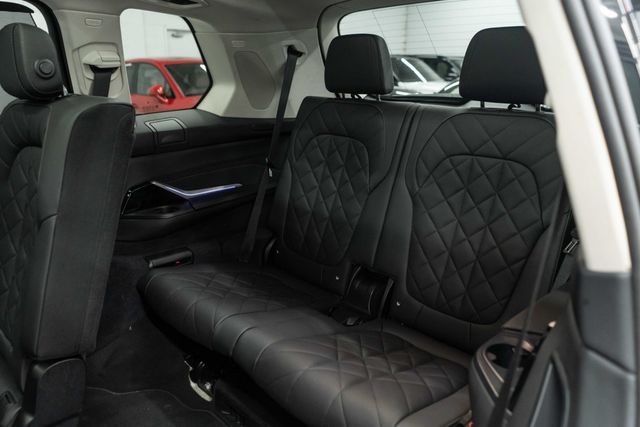 2025 BMW X7 xDrive40i Sports Activity Vehicle - 22976217 - 16