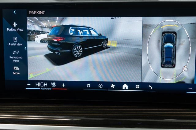 2025 BMW X7 xDrive40i Sports Activity Vehicle - 22976217 - 32