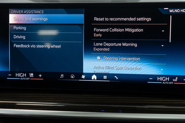 2025 BMW X7 xDrive40i Sports Activity Vehicle - 22976217 - 38