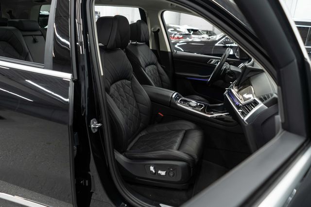 2025 BMW X7 xDrive40i Sports Activity Vehicle - 22979701 - 9
