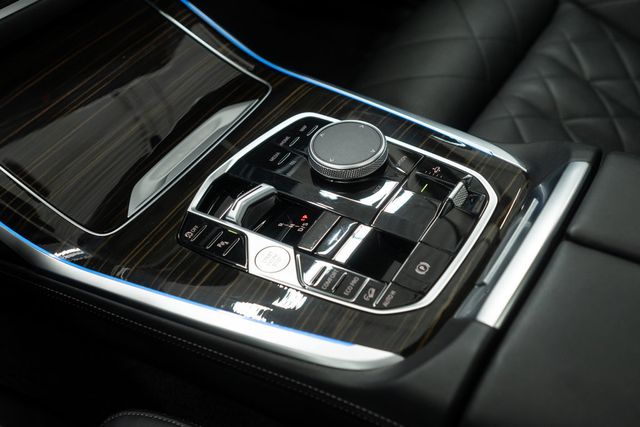 2025 BMW X7 xDrive40i Sports Activity Vehicle - 22979701 - 26