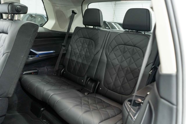 2025 BMW X7 xDrive40i Sports Activity Vehicle - 22992896 - 17