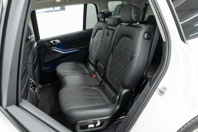 2025 BMW X7 xDrive40i Sports Activity Vehicle - 22992896 - 37