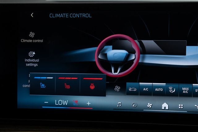 2025 BMW X7 xDrive40i Sports Activity Vehicle - 23071909 - 33