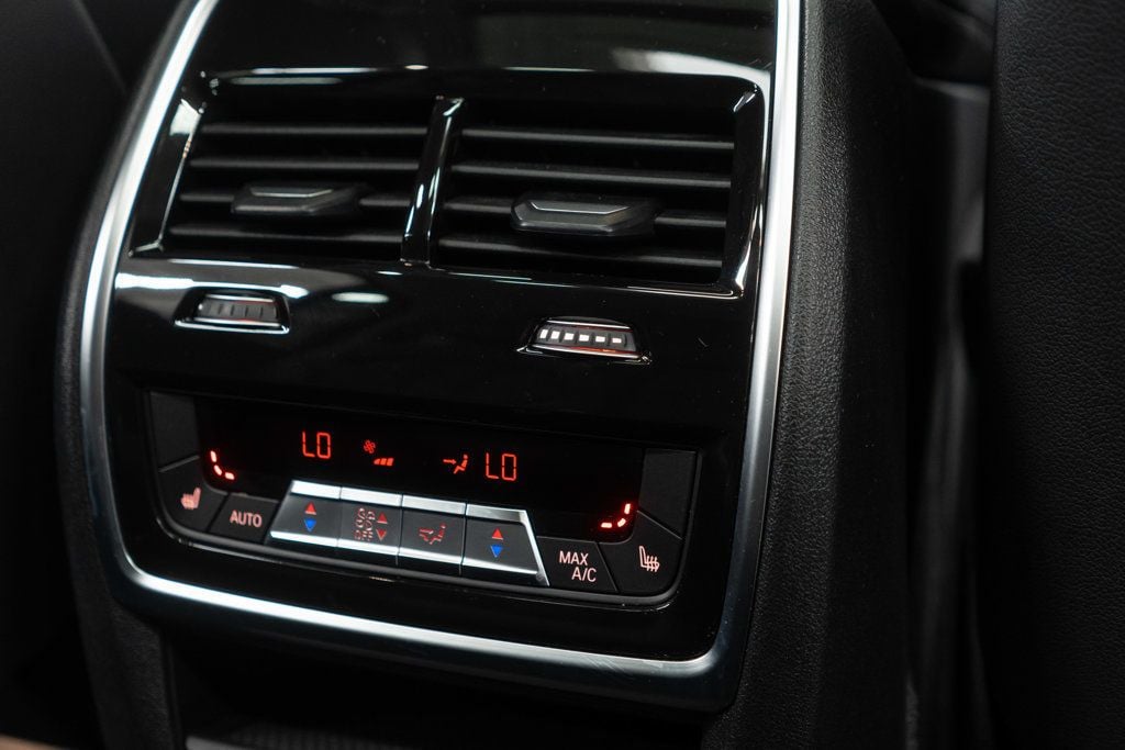 BMW X7 photo 16