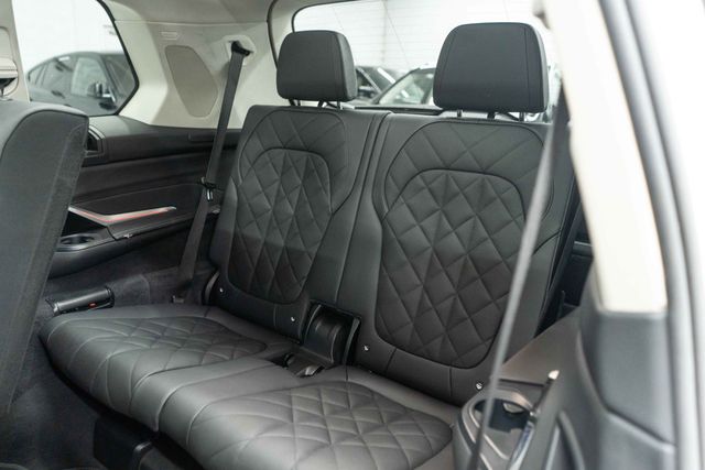 2025 BMW X7 xDrive40i Sports Activity Vehicle - 23081705 - 17