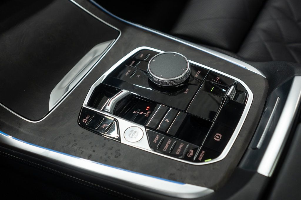 BMW X7 photo 28