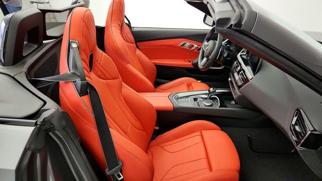 2025 BMW Z4 M40i Roadster with Vernasca Leather + Premium & Shadowline Pkgs - 22941005 - 21