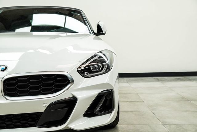 2025 BMW Z4 sDrive30i's photo