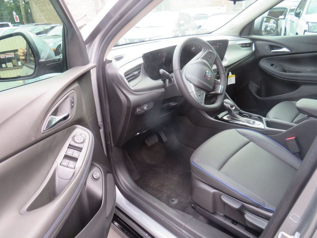 2025 Buick Encore GX Sport Touring photo 9