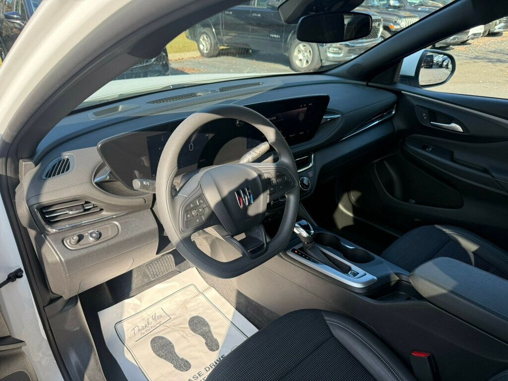 2025 Buick Envista Preferred photo 3