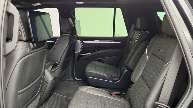 2025 Cadillac Escalade 4WD 4dr Sport Platinum w/ Onyx Pkg & Cat-Back Exhaust - 23072469 - 23