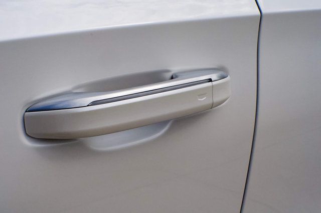 2025 Cadillac Escalade LocalTrade/Premium-Luxury/4WD/HeadsUpDisplay/PanoramicSunroof - 23008744 - 10