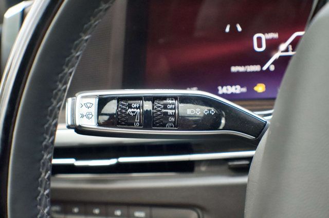 2025 Cadillac Escalade LocalTrade/Premium-Luxury/4WD/HeadsUpDisplay/PanoramicSunroof - 23008744 - 23