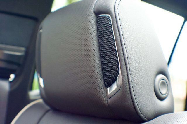 2025 Cadillac Escalade LocalTrade/Premium-Luxury/4WD/HeadsUpDisplay/PanoramicSunroof - 23008744 - 32