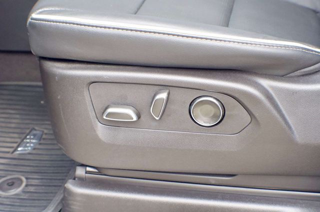 2025 Cadillac Escalade LocalTrade/Premium-Luxury/4WD/HeadsUpDisplay/PanoramicSunroof - 23008744 - 34
