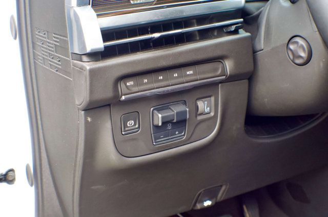 2025 Cadillac Escalade LocalTrade/Premium-Luxury/4WD/HeadsUpDisplay/PanoramicSunroof - 23008744 - 42