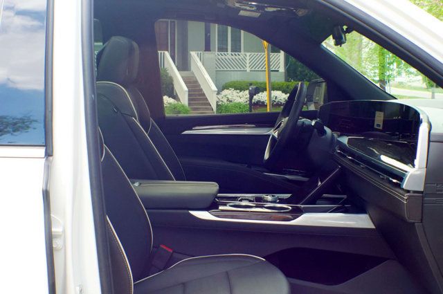 2025 Cadillac Escalade LocalTrade/Premium-Luxury/4WD/HeadsUpDisplay/PanoramicSunroof - 23008744 - 44