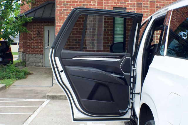 2025 Cadillac Escalade LocalTrade/Premium-Luxury/4WD/HeadsUpDisplay/PanoramicSunroof - 23008744 - 47
