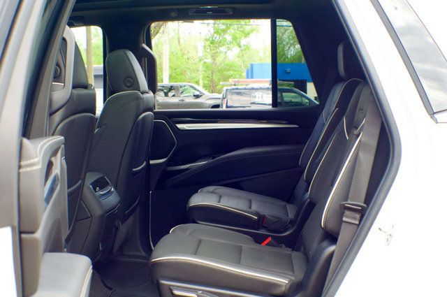 2025 Cadillac Escalade LocalTrade/Premium-Luxury/4WD/HeadsUpDisplay/PanoramicSunroof - 23008744 - 48