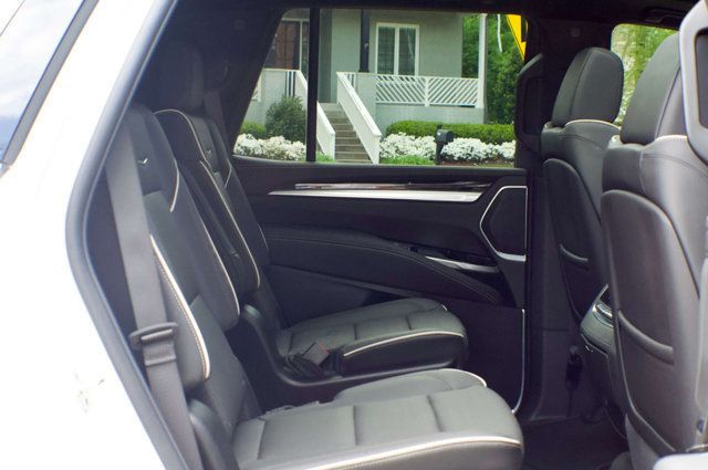 2025 Cadillac Escalade LocalTrade/Premium-Luxury/4WD/HeadsUpDisplay/PanoramicSunroof - 23008744 - 52