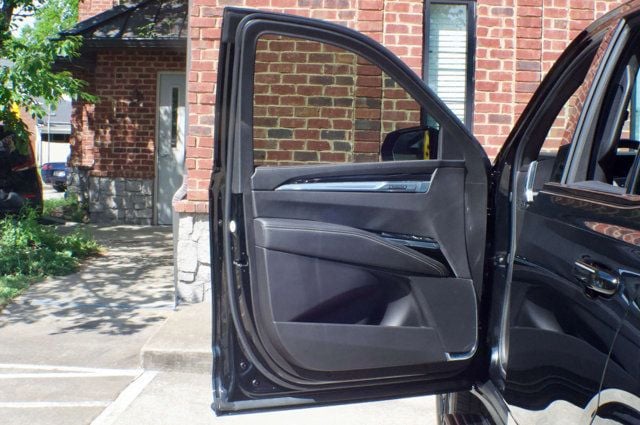 2025 Cadillac Escalade MSRP$111,795/Touring Pkg/Heated&Cooled Seats/Soft-Close Doors - 23010911 - 16
