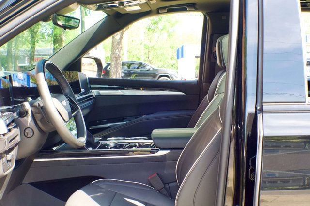2025 Cadillac Escalade MSRP$111,795/Touring Pkg/Heated&Cooled Seats/Soft-Close Doors - 23010911 - 17