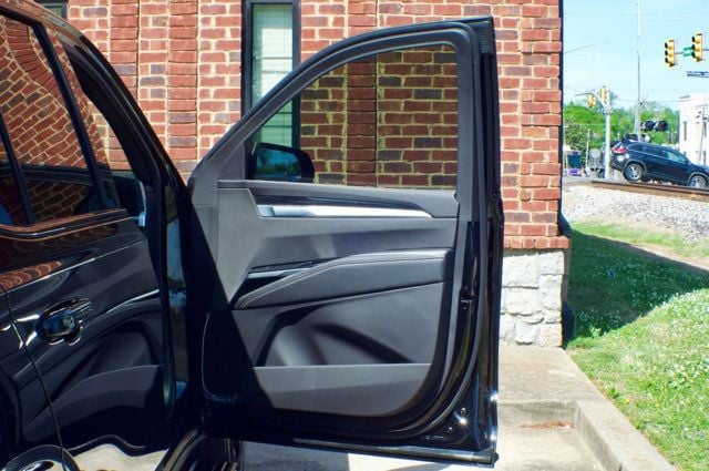 2025 Cadillac Escalade MSRP$111,795/Touring Pkg/Heated&Cooled Seats/Soft-Close Doors - 23010911 - 45