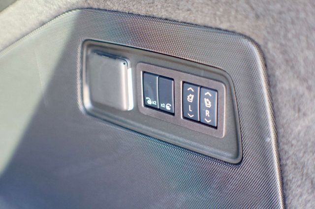2025 Cadillac Escalade MSRP$111,795/Touring Pkg/Heated&Cooled Seats/Soft-Close Doors - 23010911 - 56