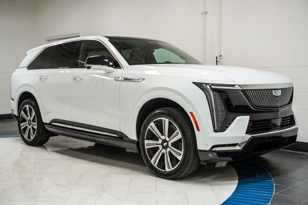 2025 Cadillac Escalade IQ Luxury photo 4