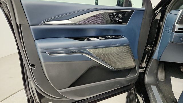2025 Cadillac Escalade IQ AWD 4dr Luxury 2 with Rear Seat Entertainment System - 22942901 - 10