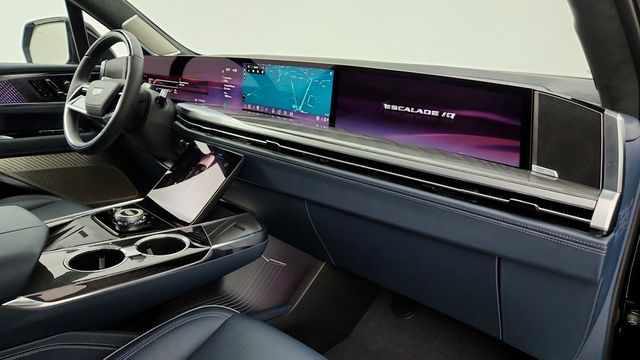2025 Cadillac Escalade IQ AWD 4dr Luxury 2 with Rear Seat Entertainment System - 22942901 - 31