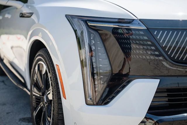 2025 Cadillac Escalade IQ AWD 4dr Sport 2 - 22938501 - 17